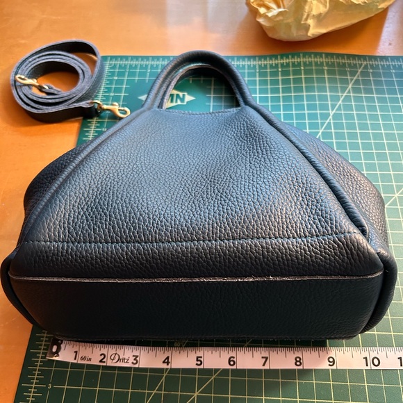 Oliveve Taya in Leather Crossbody - Picture 9 of 12